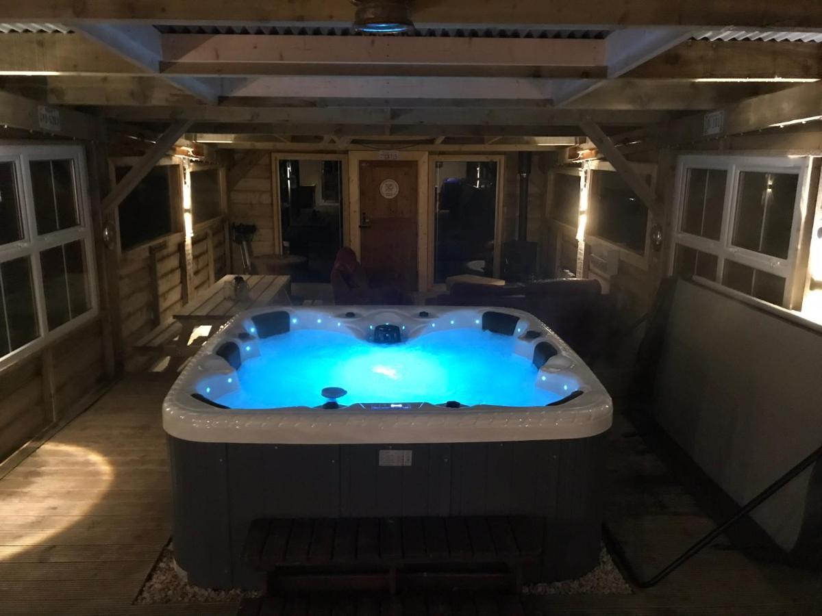 Sleeps 12 Hot Tub Sauna Cinema Pets Welcome Enniskillen Eksteriør bilde
